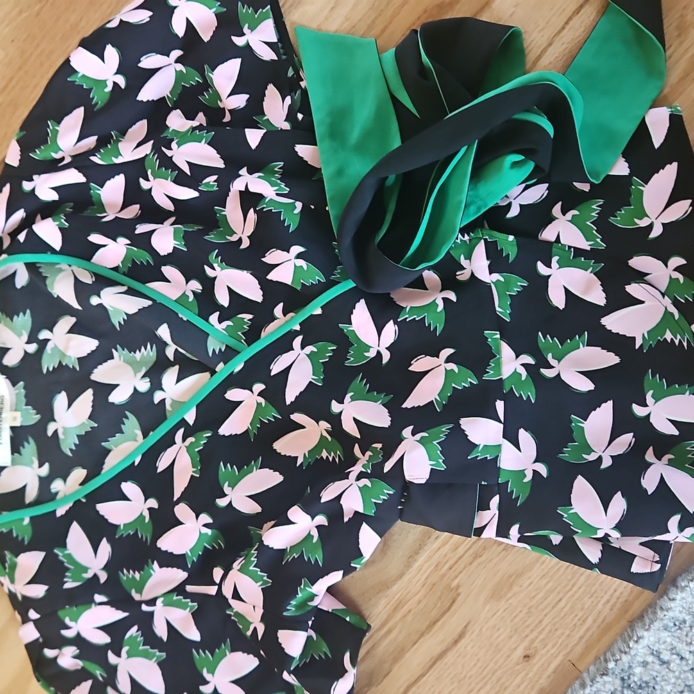 Diane Von Fustenberg Izzy Wrap Top - Picture 2 of 5